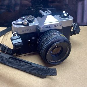 *FLASH SALE*VINTAGE Fujica Camera STX-1 35 MM + Manual.pdf ACCEPTING OFFERS
